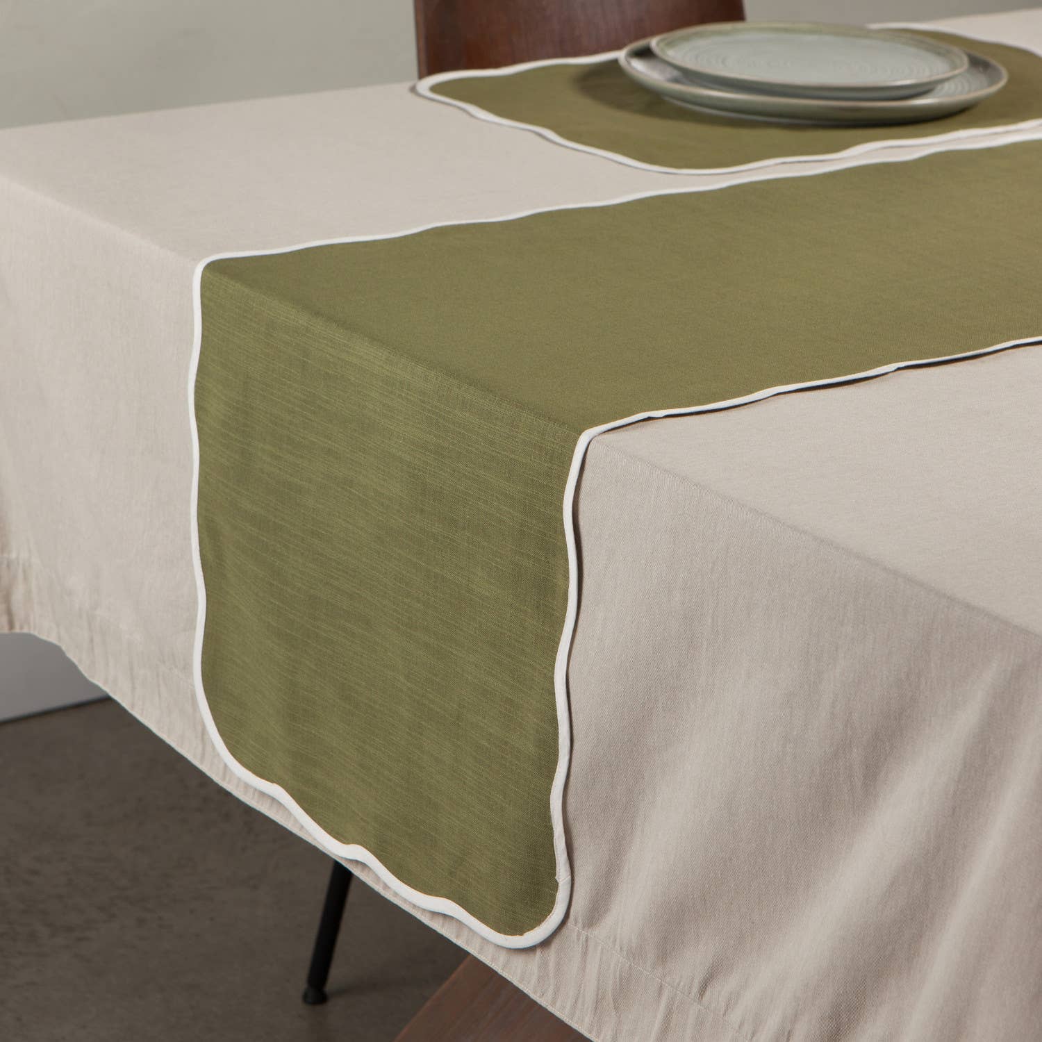 Olive Branch Florence Table Runner